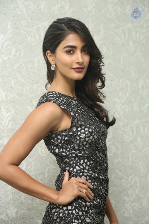 Pooja Hegde Latest Photos - 41 / 52 photos