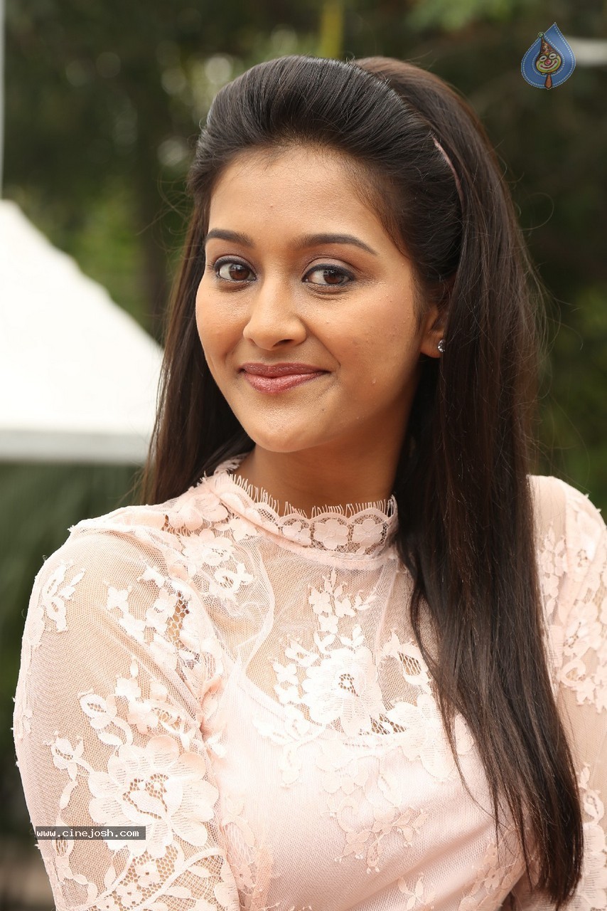 Pooja Jhaveri Gallery - 3 / 88 photos