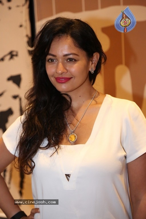 Pooja Kumar Gallery - 6 / 42 photos