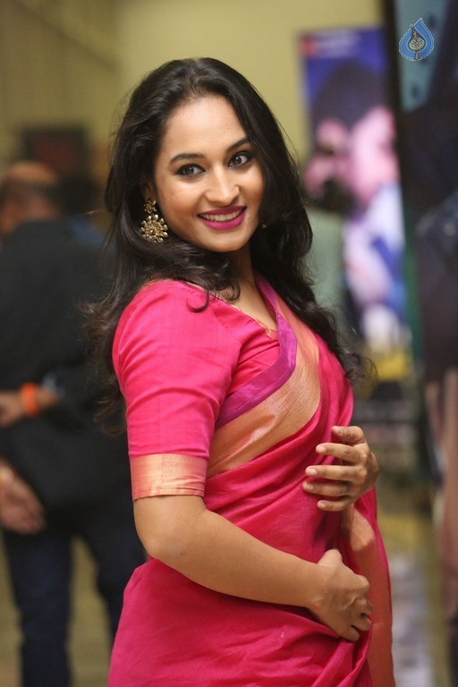 Pooja New Photos - 14 / 31 photos