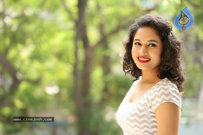 Pooja New Photos - 12 / 39 photos