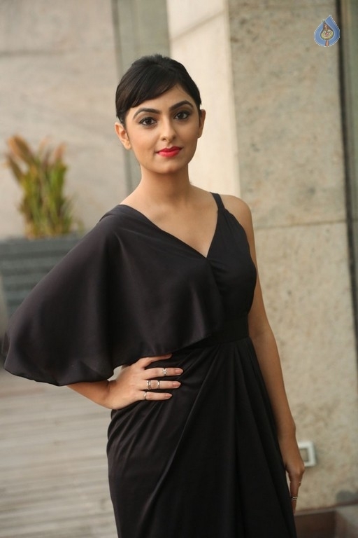 Pooja New Stills - 5 / 35 photos