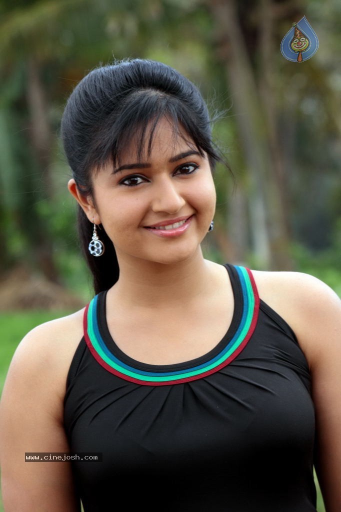 Poonam Bajwa New Stills - 18 / 43 photos