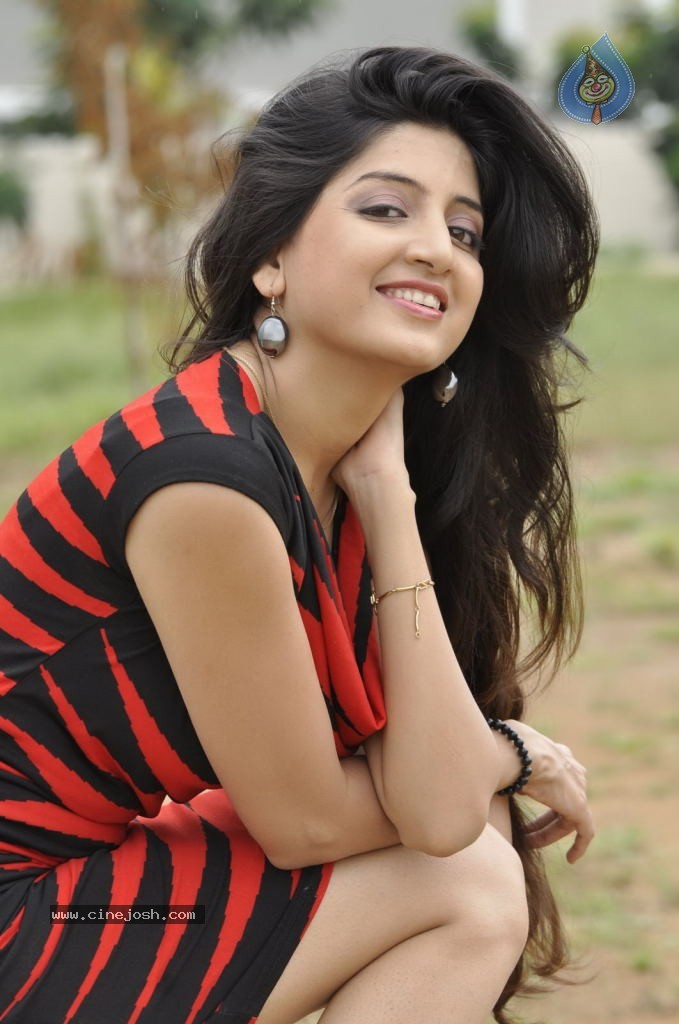 Poonam Kaur New Pics - 7 / 96 photos