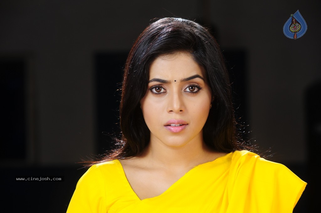 Poorna Hot Gallery - 53 / 71 photos