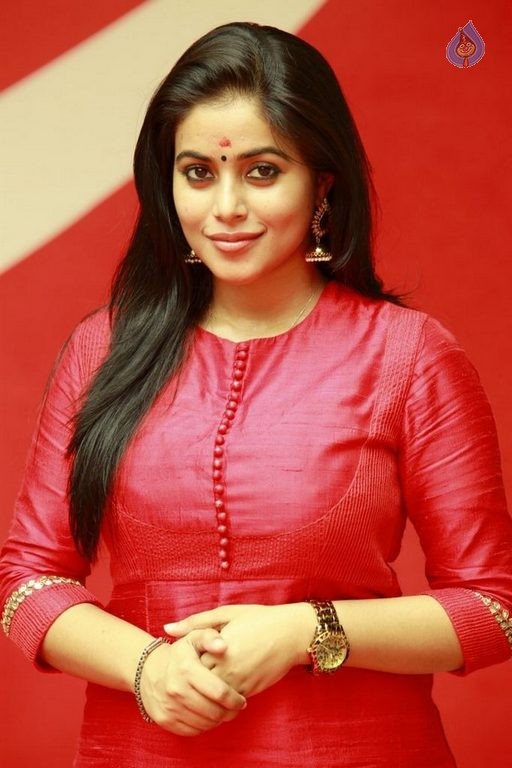 Poorna Latest Photos - 17 / 21 photos