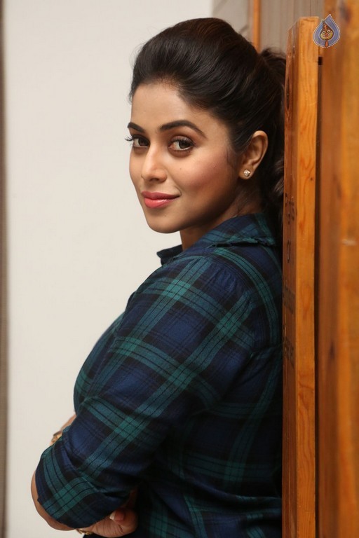 Poorna Latest Photos - 20 / 57 photos