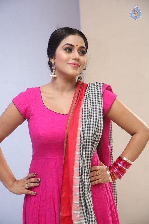 Poorna Latest Stills - 3 / 39 photos