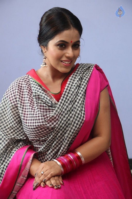 Poorna Latest Stills - 11 / 39 photos