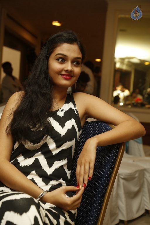 Pragathi Latest Photos - 15 / 42 photos