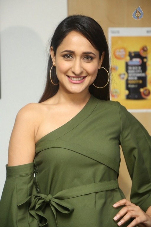 Pragya Jaiswal Latest Photos - 4 / 12 photos