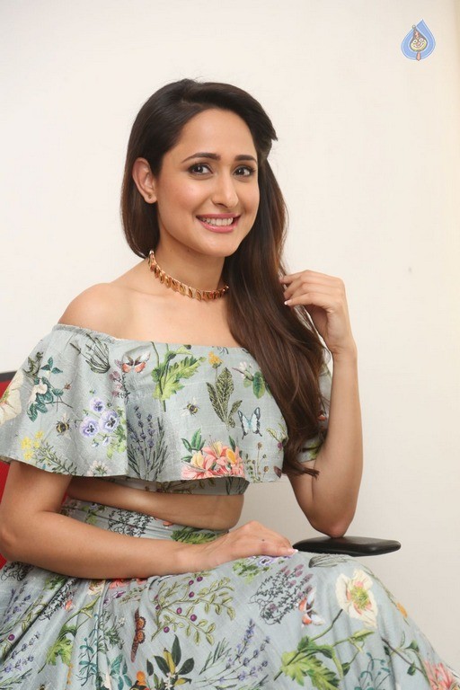 Pragya Jaiswal Latest Pics - 4 / 42 photos