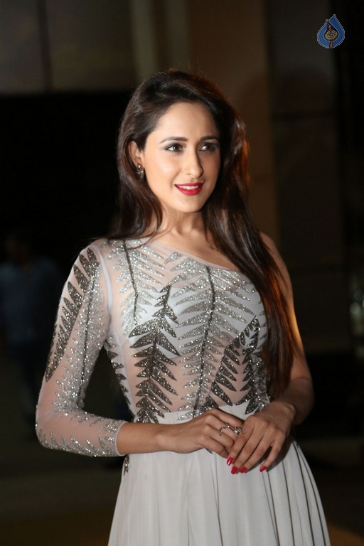 Pragya Jaiswal New Gallery - 21 / 37 photos