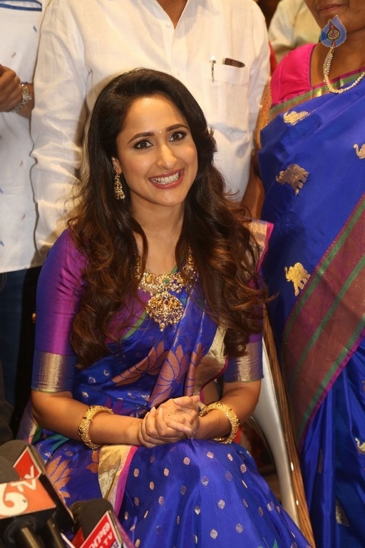 Pragya Jaiswal New Pics - 13 / 30 photos