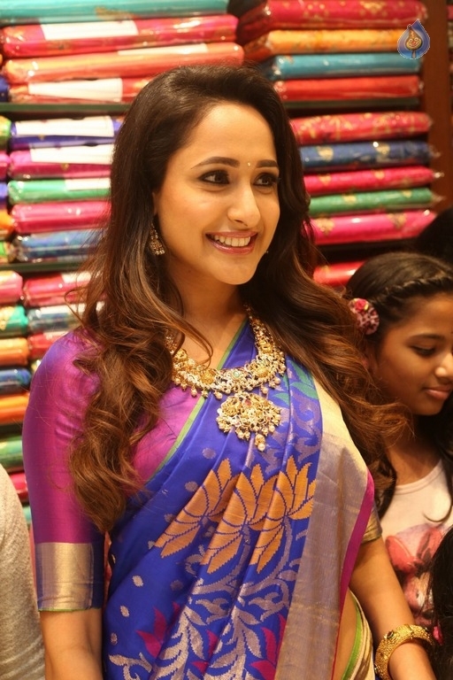 Pragya Jaiswal New Pics - 14 / 30 photos