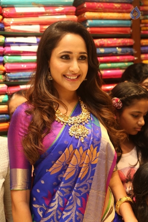 Pragya Jaiswal New Pics - 19 / 30 photos