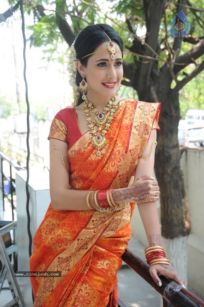 Pragya Jaiswal Stills - 14 / 82 photos