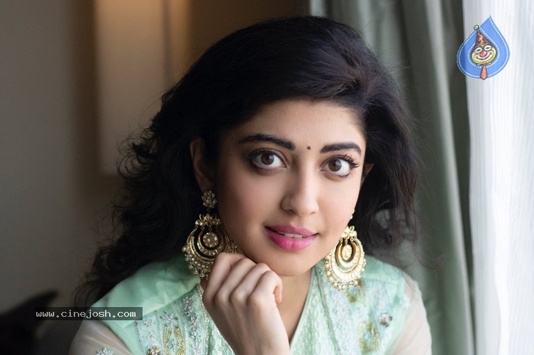 Pranitha Subhash Photos - 5 / 7 photos