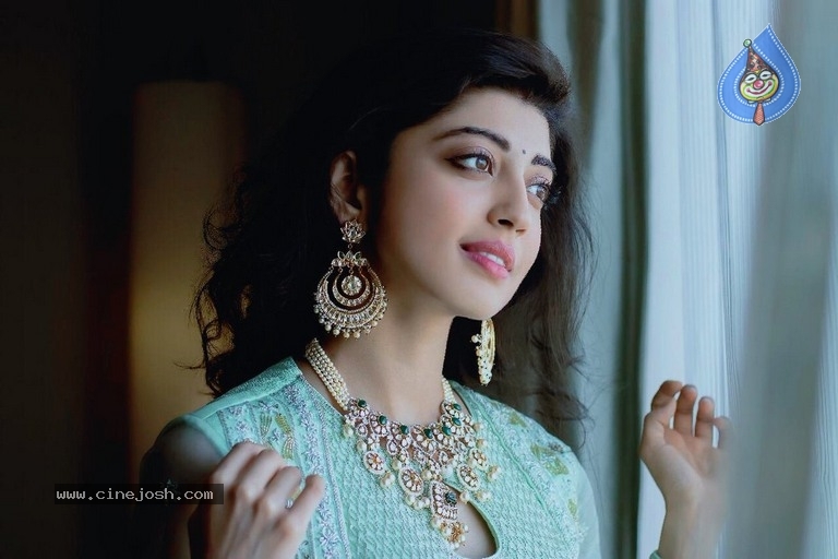 Pranitha Subhash Photos - 7 / 7 photos