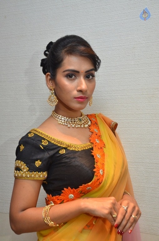 Preeti Latest Stills - 8 / 21 photos