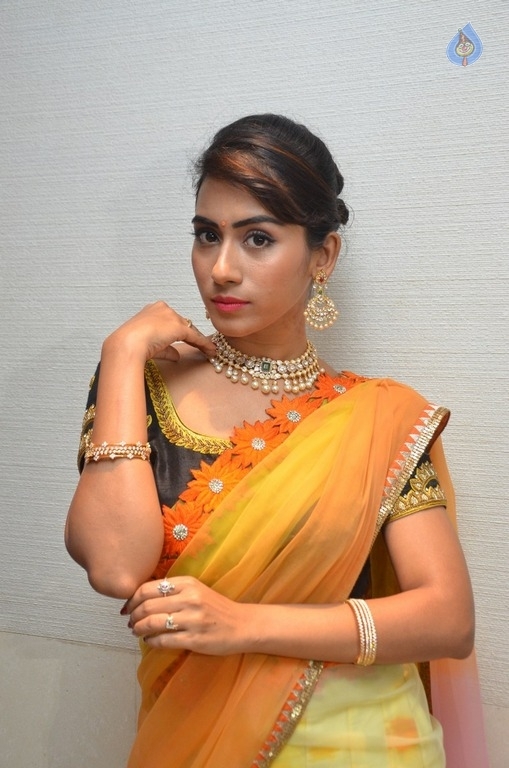 Preeti Latest Stills - 9 / 21 photos