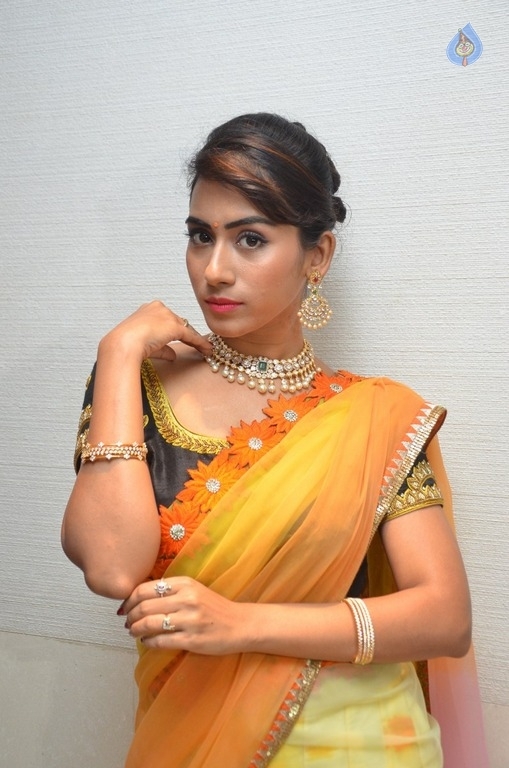 Preeti Latest Stills - 15 / 21 photos