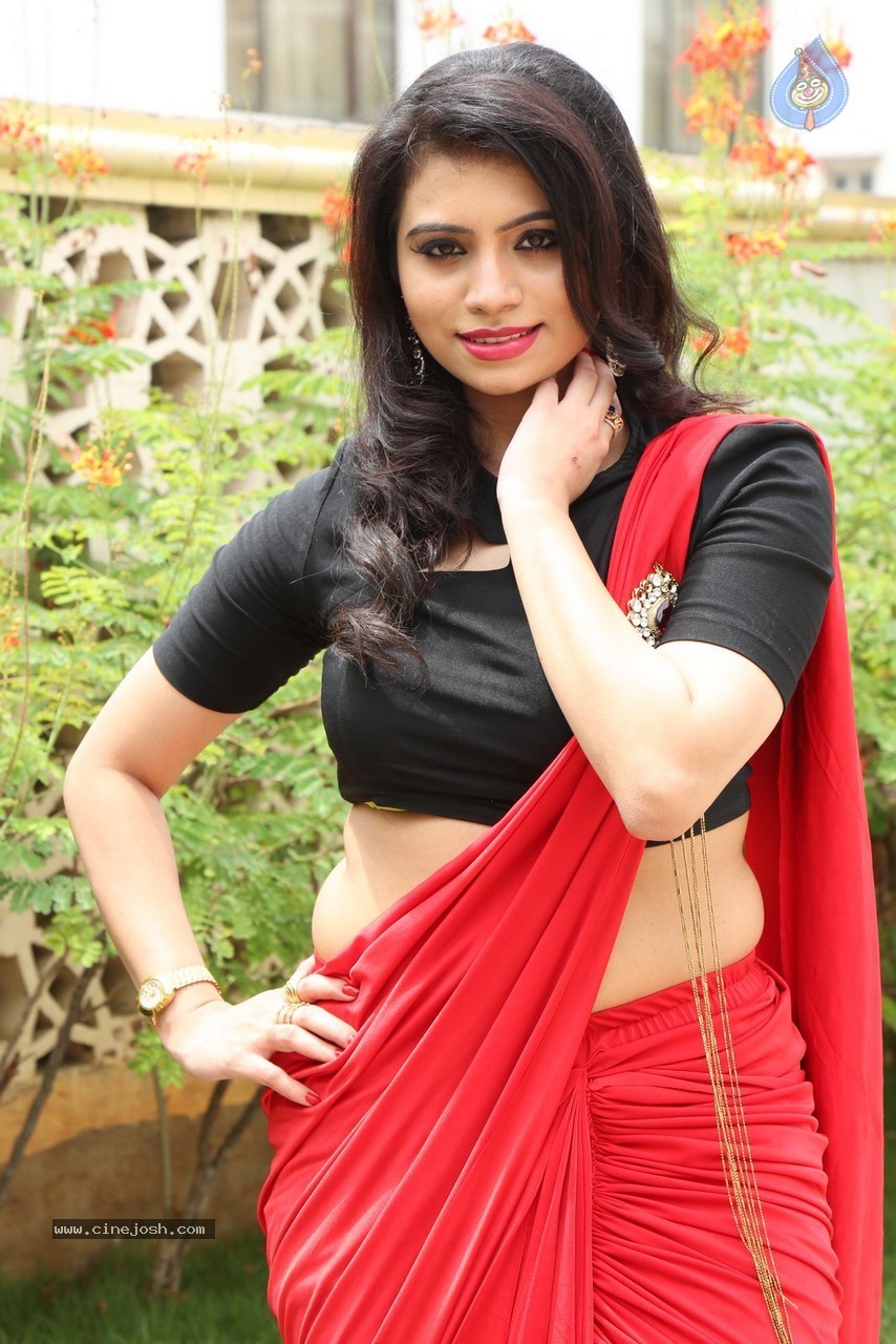 Priya Photos - 19 / 42 photos