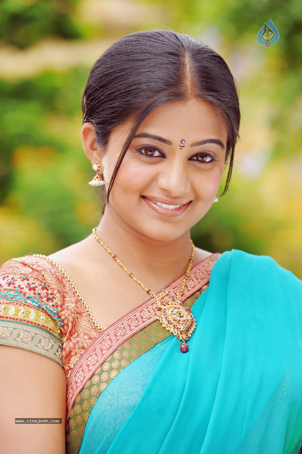 Priyamani Gallery - 13 / 27 photos