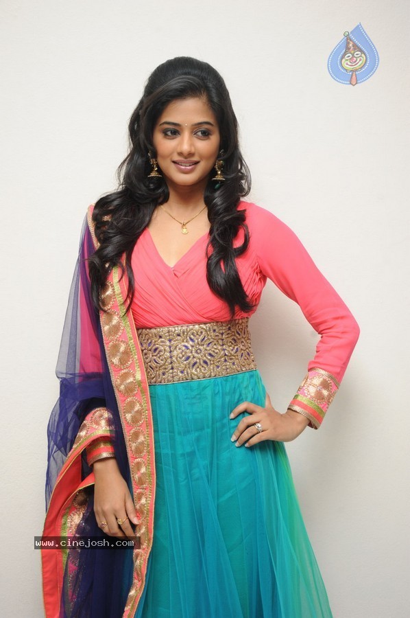 Priyamani New Photos - 17 / 81 photos