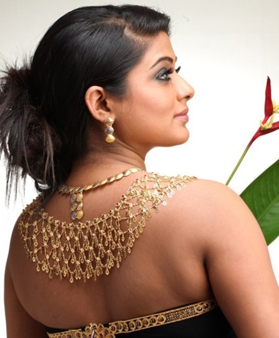 Priyamani New Pics - 7 / 14 photos