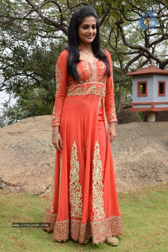 Priyamani New Stills - 9 / 29 photos