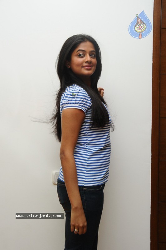 Priyamani Photo Gallery - 18 / 68 photos