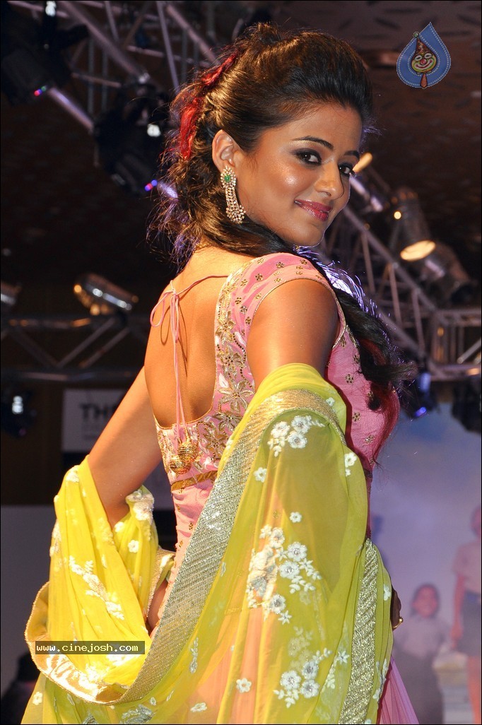 Priyamani Ramp Walk Photos - 3 / 40 photos