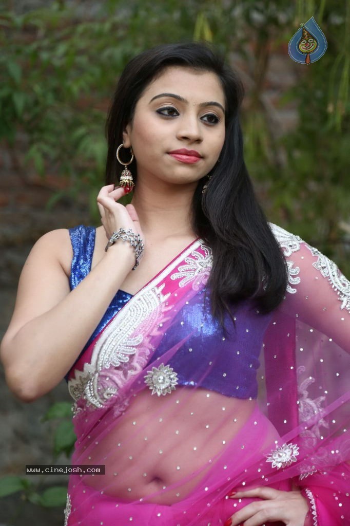 Navel Thoppul Low Hip Show In Saree Page 141 Xossip