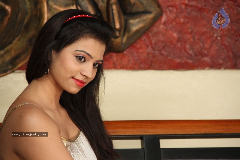 Priyanka Latest Hot Stills - 26 / 115 photos