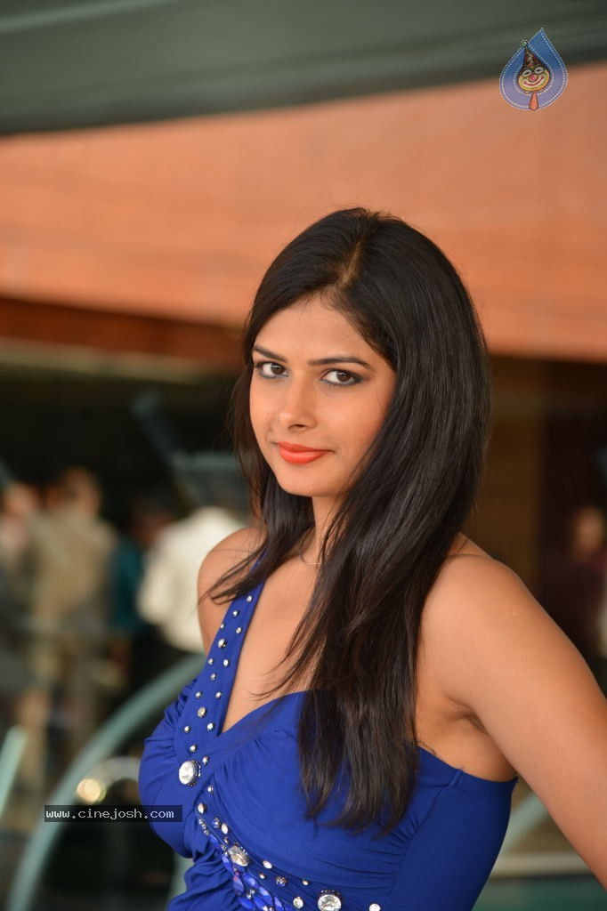 Priyanka Shah Hot Stills - 1 / 108 photos