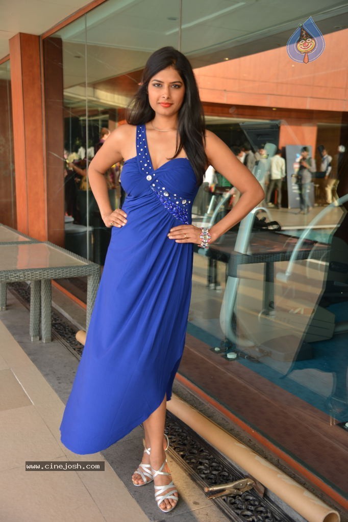 Priyanka Shah Hot Stills - 15 / 108 photos