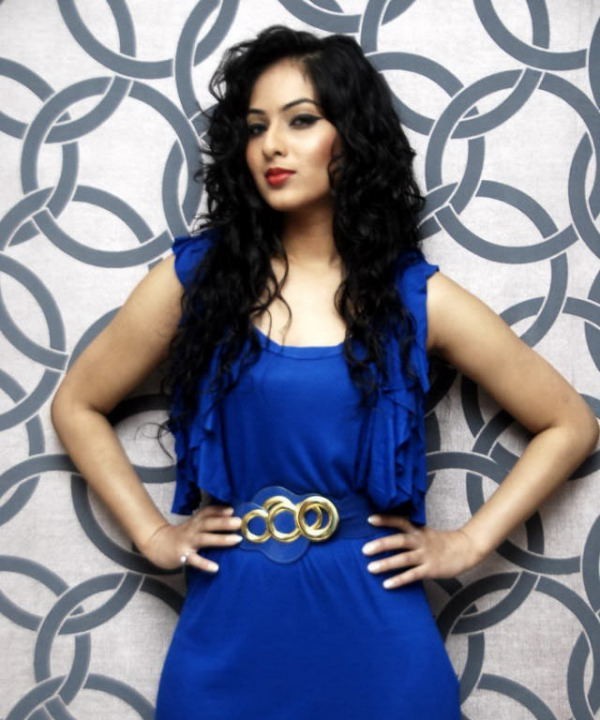 Puli Heroine Nikesha Patel Stills - 12 / 13 photos