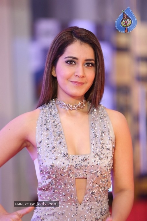 Raashi Khanna at Gaana Mirchi Music Awards - 9 / 21 photos