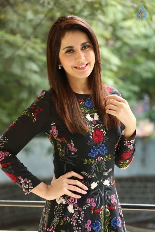 Raashi Khanna Interview Photos - 6 / 40 photos