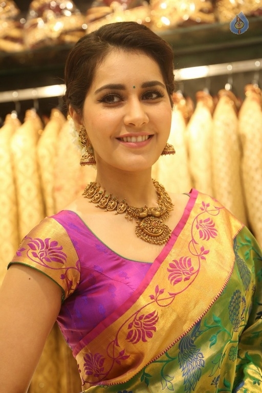 Raashi Khanna Latest Photos - 19 / 35 photos