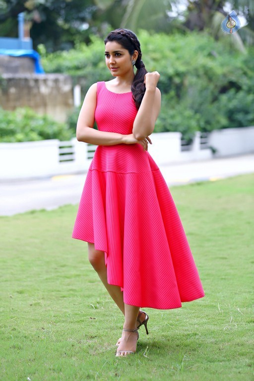 Raashi Khanna Latest Photos - 10 / 36 photos