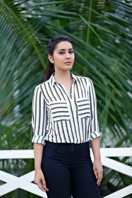 Raashi Khanna Latest Photos - 19 / 36 photos