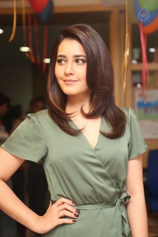 Raashi Khanna New Gallery - 1 / 62 photos