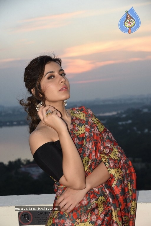 Raashi Khanna Stills - 7 / 10 photos