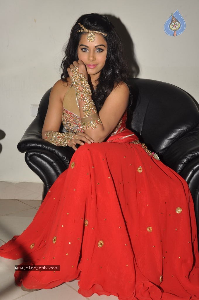 Rachana Mourya Hot Stills - 12 / 80 photos