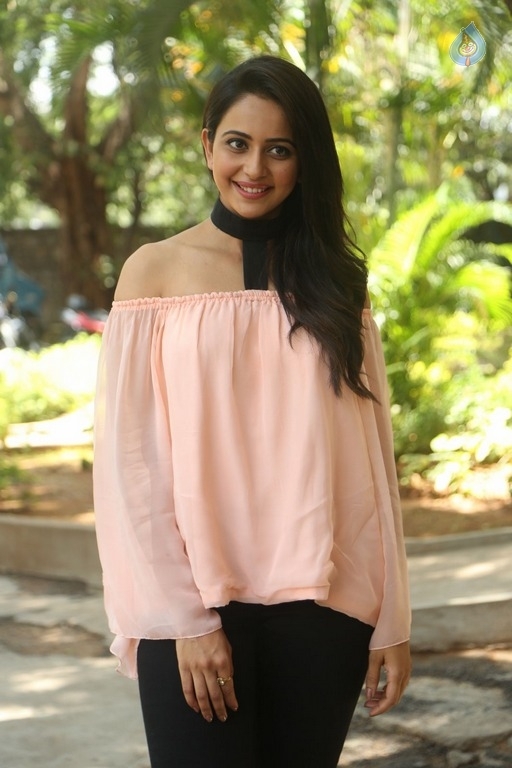 Rakul Preet Singh New Images - 4 / 21 photos