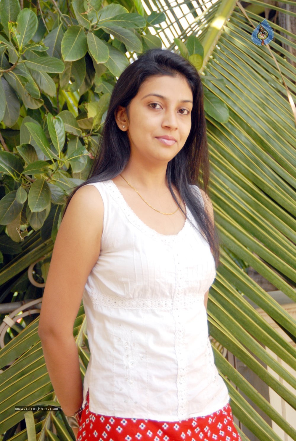 Ramya New Actress Gallery - 5 / 36 photos