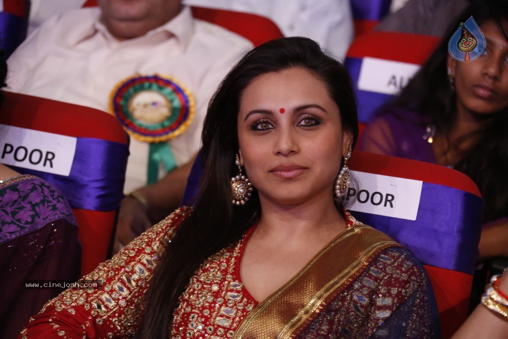 Rani Mukherjee New Gallery - 10 / 38 photos