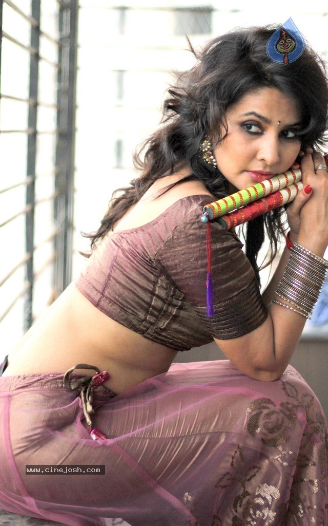 Rashaana Shah Navratri Theme Photoshoot - 7 / 15 photos